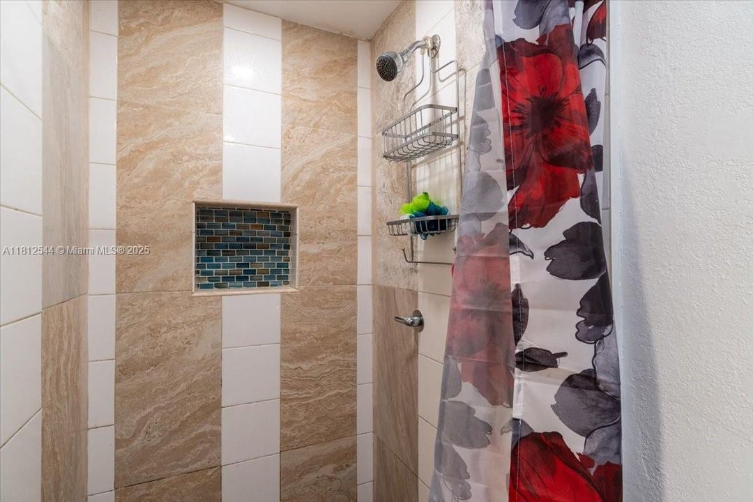 最近售出: $624,500 (5 贝兹, 4 浴室, 1492 平方英尺)