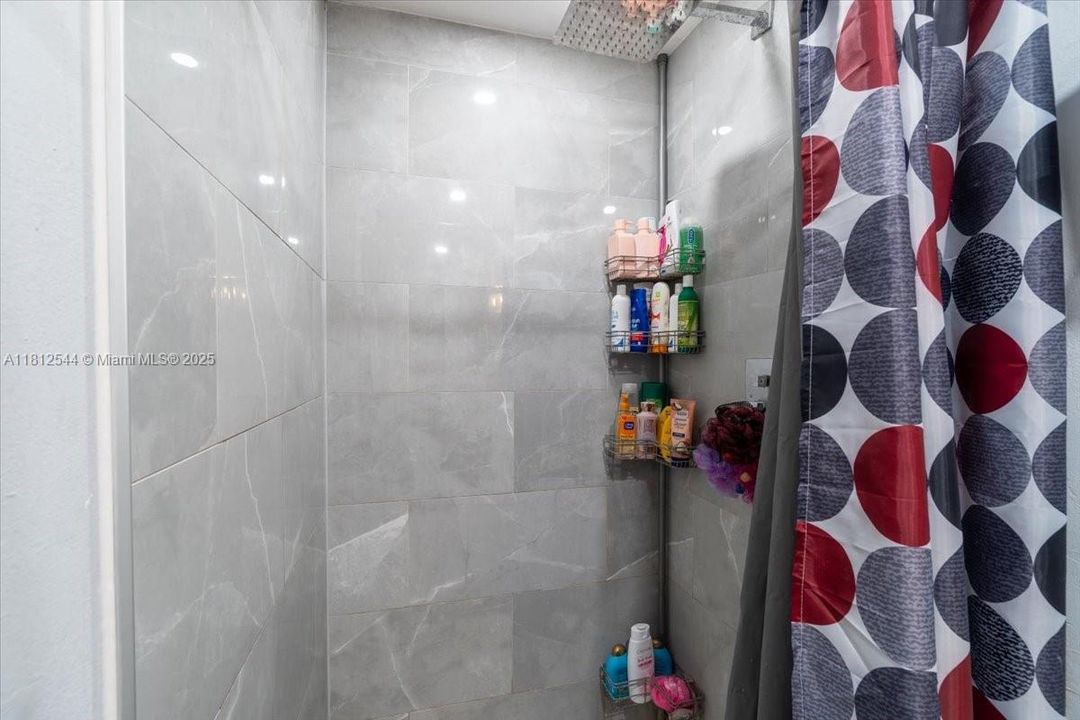 最近售出: $624,500 (5 贝兹, 4 浴室, 1492 平方英尺)