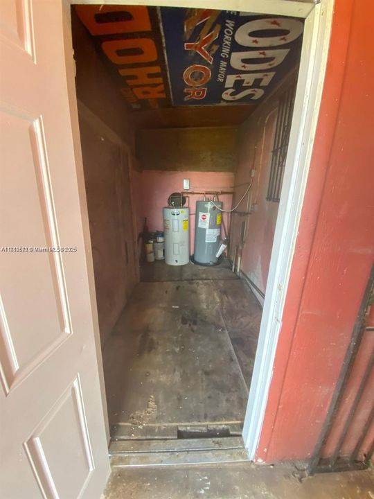 Recently Rented: $2,275 (3 beds, 1 baths, 1940 Square Feet)