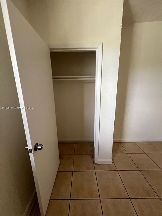 Recently Rented: $2,275 (3 beds, 1 baths, 1940 Square Feet)