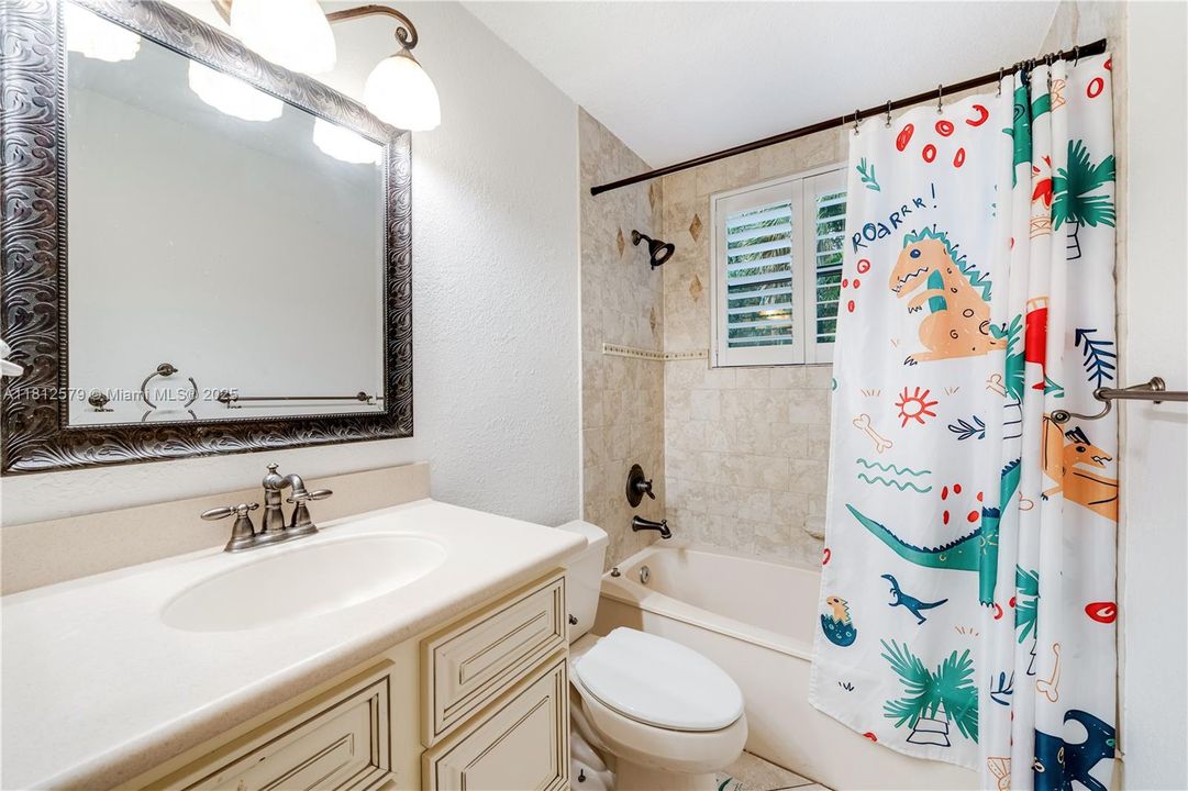 待售: $570,000 (3 贝兹, 2 浴室, 1683 平方英尺)