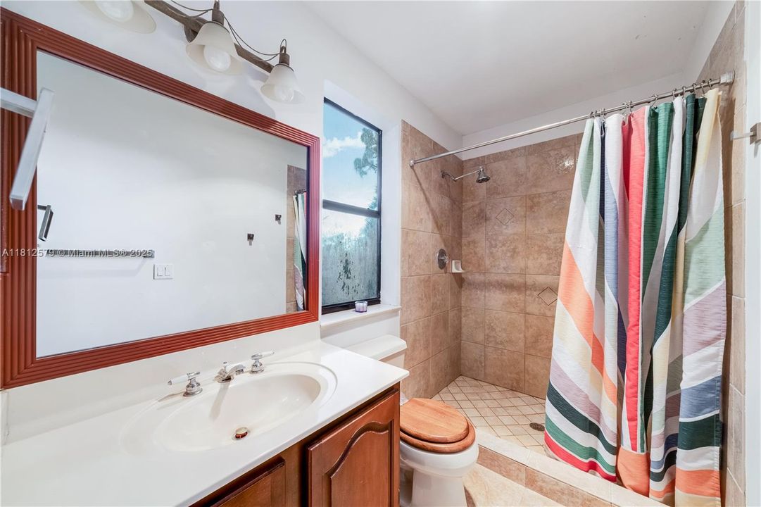 待售: $570,000 (3 贝兹, 2 浴室, 1683 平方英尺)