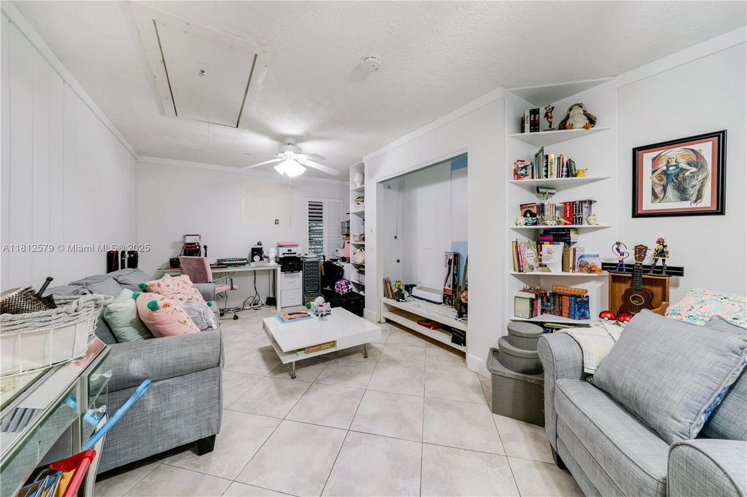 待售: $570,000 (3 贝兹, 2 浴室, 1683 平方英尺)