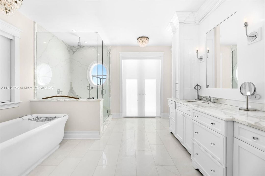 В аренду: $50,000 (6 спален, 6 ванн, 6816 Квадратных фут)