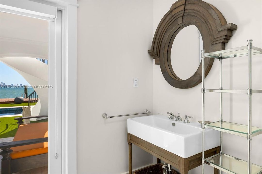 В аренду: $50,000 (6 спален, 6 ванн, 6816 Квадратных фут)