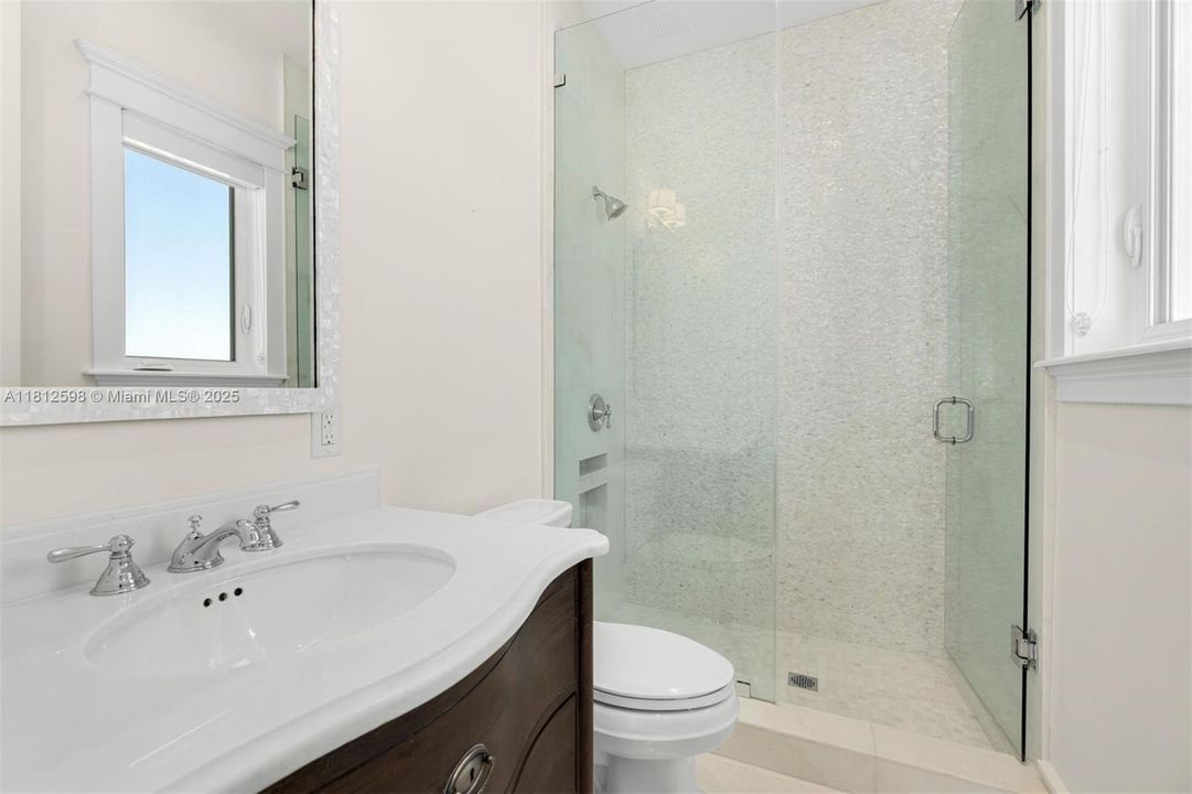 В аренду: $50,000 (6 спален, 6 ванн, 6816 Квадратных фут)