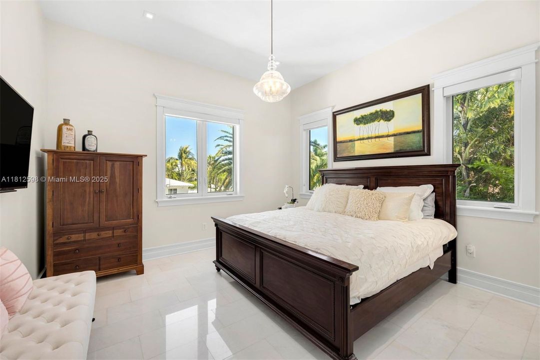 В аренду: $50,000 (6 спален, 6 ванн, 6816 Квадратных фут)