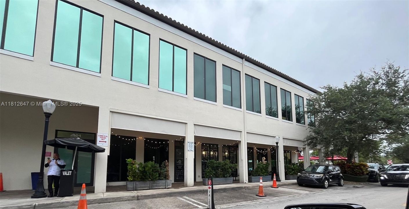 Под контрактом: $174,900 (1 спален, 1 ванн, 664 Квадратных фут)