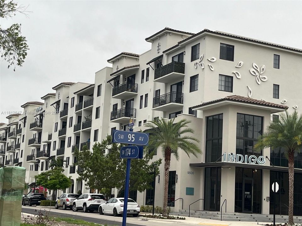 Под контрактом: $174,900 (1 спален, 1 ванн, 664 Квадратных фут)