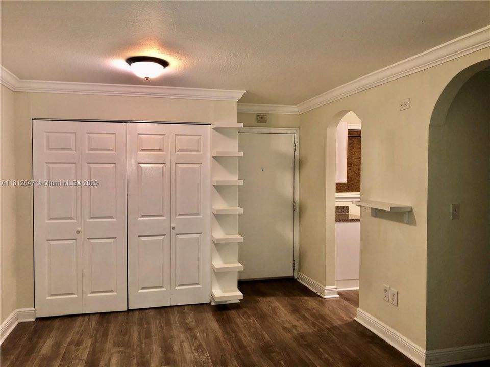 Под контрактом: $174,900 (1 спален, 1 ванн, 664 Квадратных фут)