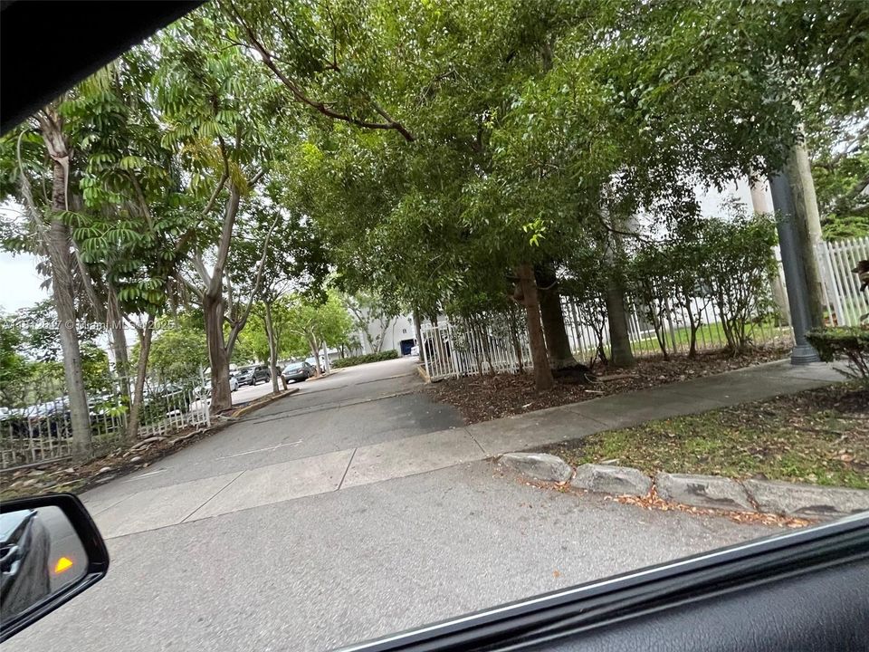 Под контрактом: $174,900 (1 спален, 1 ванн, 664 Квадратных фут)