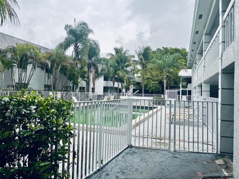 Под контрактом: $174,900 (1 спален, 1 ванн, 664 Квадратных фут)