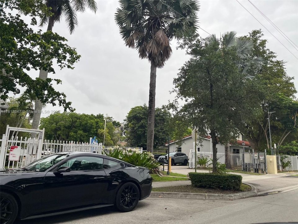 Под контрактом: $174,900 (1 спален, 1 ванн, 664 Квадратных фут)