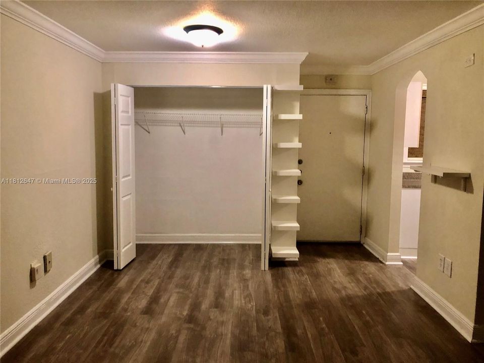 Под контрактом: $174,900 (1 спален, 1 ванн, 664 Квадратных фут)