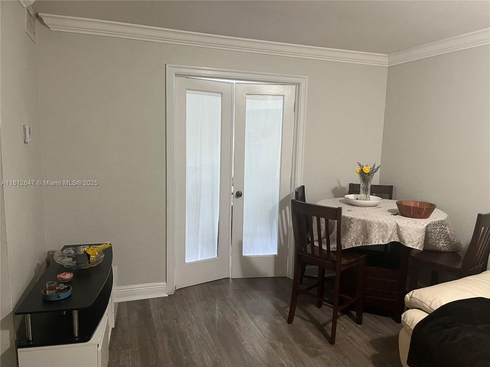 Под контрактом: $174,900 (1 спален, 1 ванн, 664 Квадратных фут)