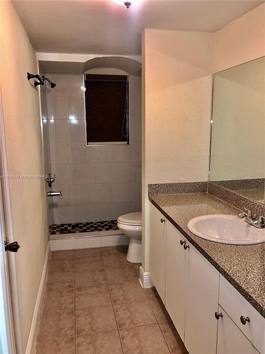 Под контрактом: $174,900 (1 спален, 1 ванн, 664 Квадратных фут)