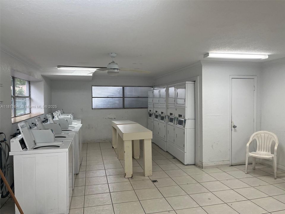 Под контрактом: $174,900 (1 спален, 1 ванн, 664 Квадратных фут)