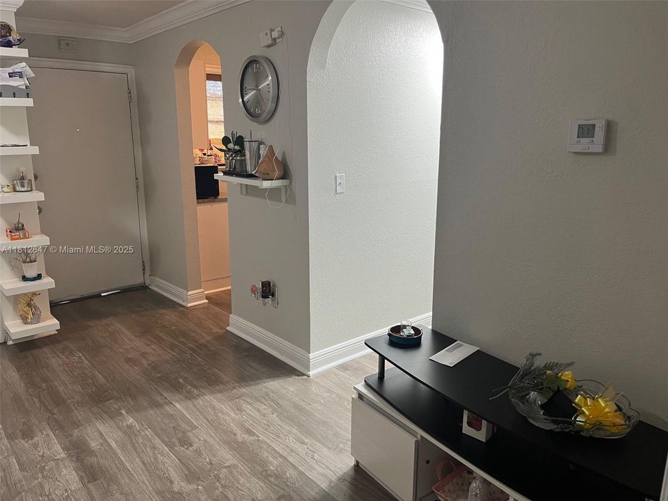 Под контрактом: $174,900 (1 спален, 1 ванн, 664 Квадратных фут)