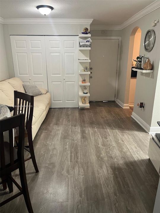 Под контрактом: $174,900 (1 спален, 1 ванн, 664 Квадратных фут)