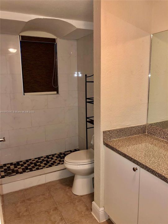 Под контрактом: $174,900 (1 спален, 1 ванн, 664 Квадратных фут)