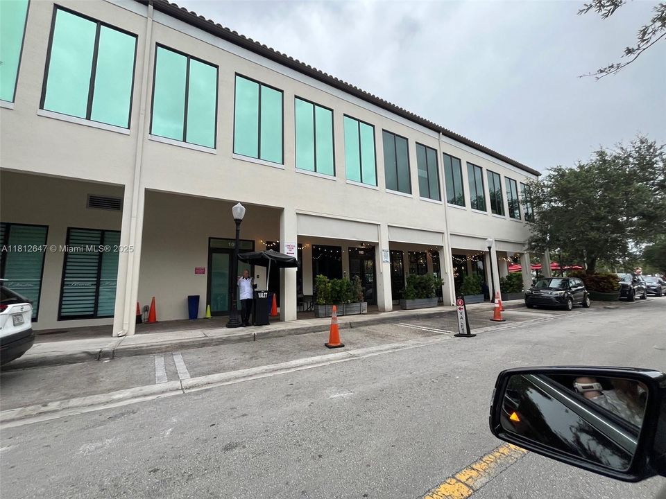 Под контрактом: $174,900 (1 спален, 1 ванн, 664 Квадратных фут)