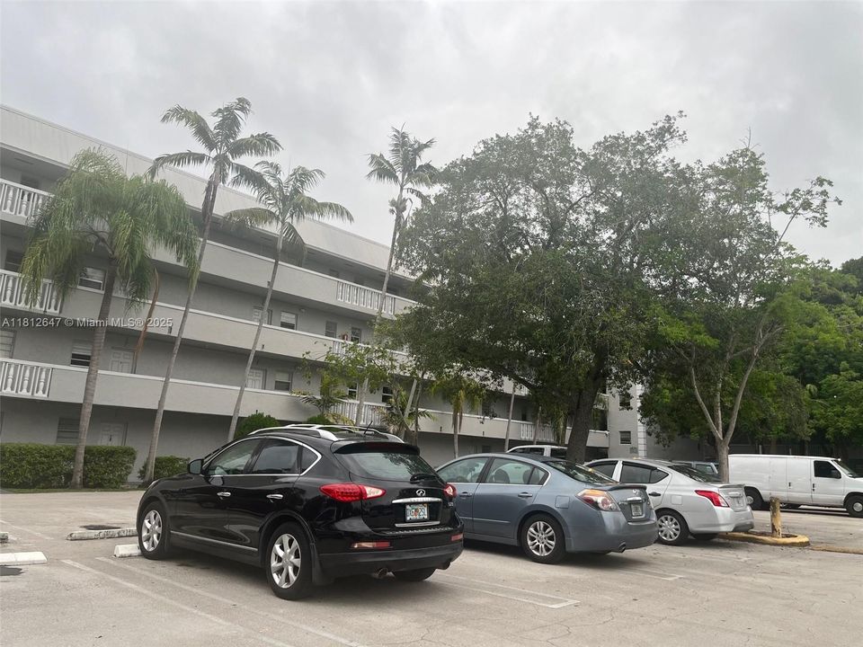 Под контрактом: $174,900 (1 спален, 1 ванн, 664 Квадратных фут)