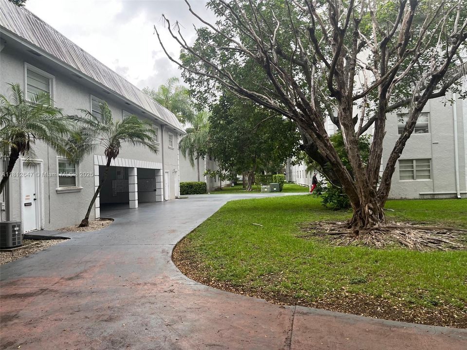 Под контрактом: $174,900 (1 спален, 1 ванн, 664 Квадратных фут)