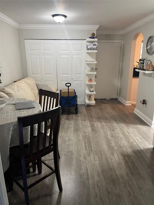 Под контрактом: $174,900 (1 спален, 1 ванн, 664 Квадратных фут)