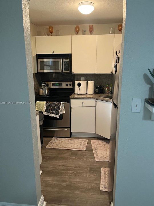 Под контрактом: $174,900 (1 спален, 1 ванн, 664 Квадратных фут)