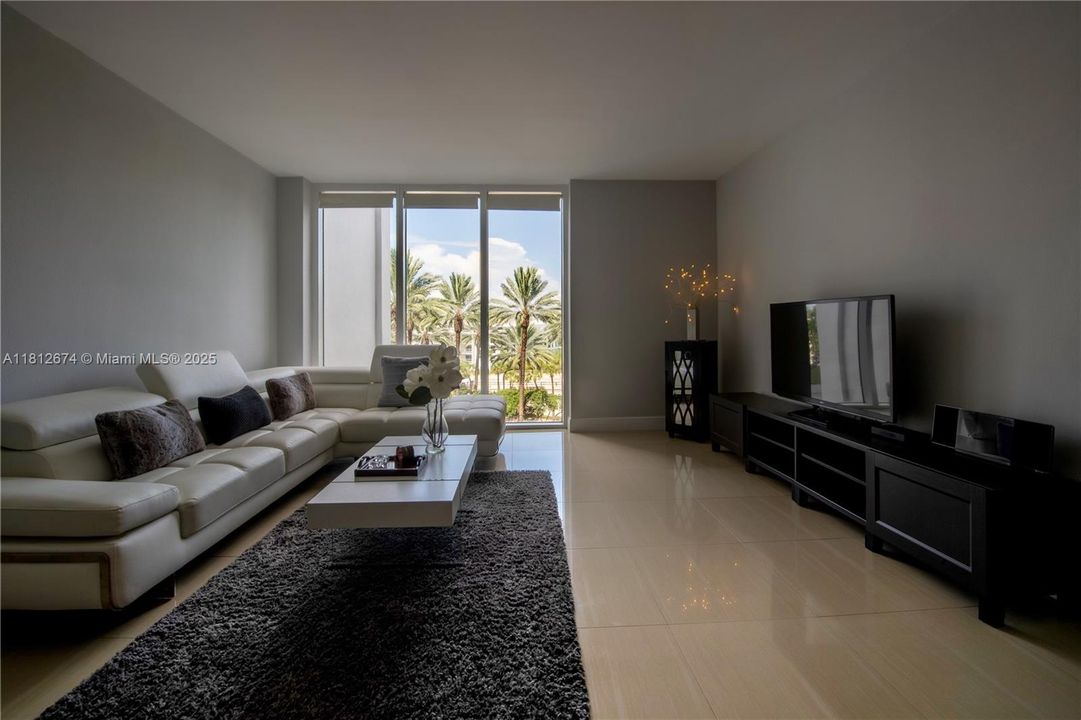 En Venta: $950,000 (2 camas, 2 baños, 1056 Pies cuadrados)