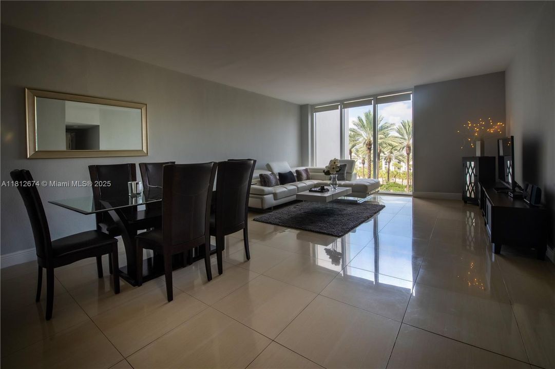 En Venta: $950,000 (2 camas, 2 baños, 1056 Pies cuadrados)