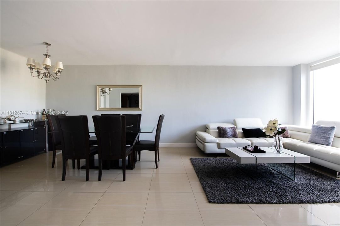 En Venta: $950,000 (2 camas, 2 baños, 1056 Pies cuadrados)