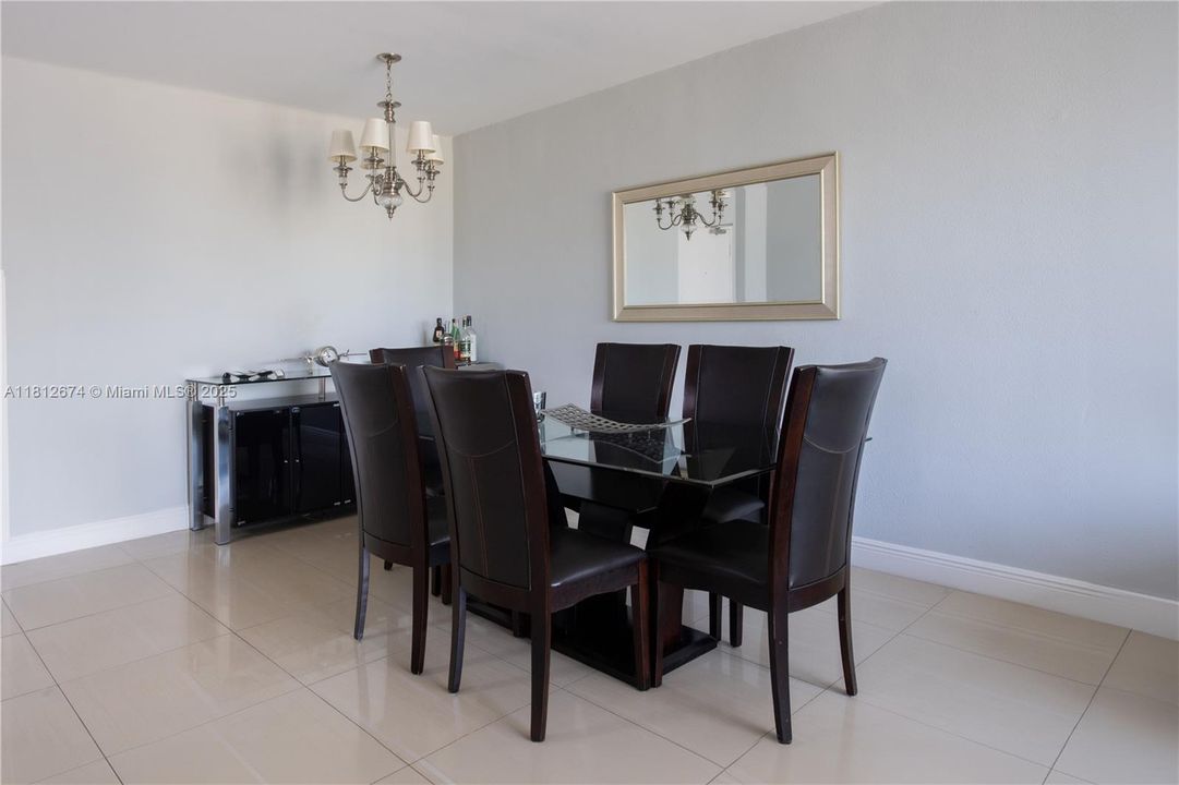 En Venta: $950,000 (2 camas, 2 baños, 1056 Pies cuadrados)