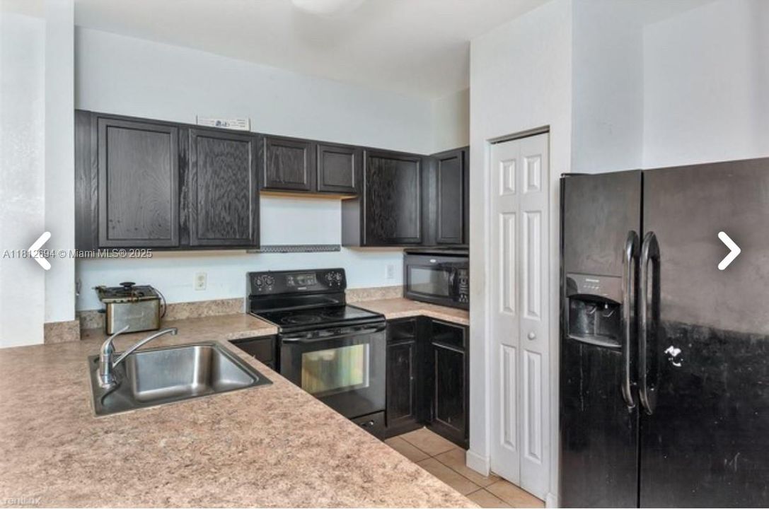 На продажу: $365,999 (3 спален, 2 ванн, 1596 Квадратных фут)