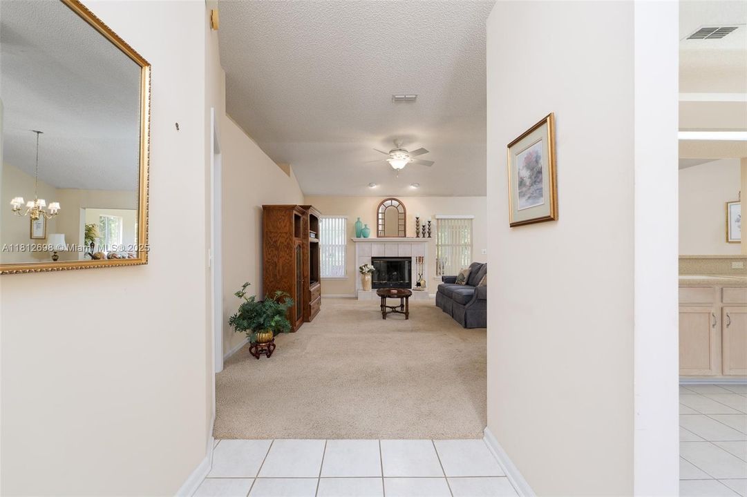 Tiled entry/foyer