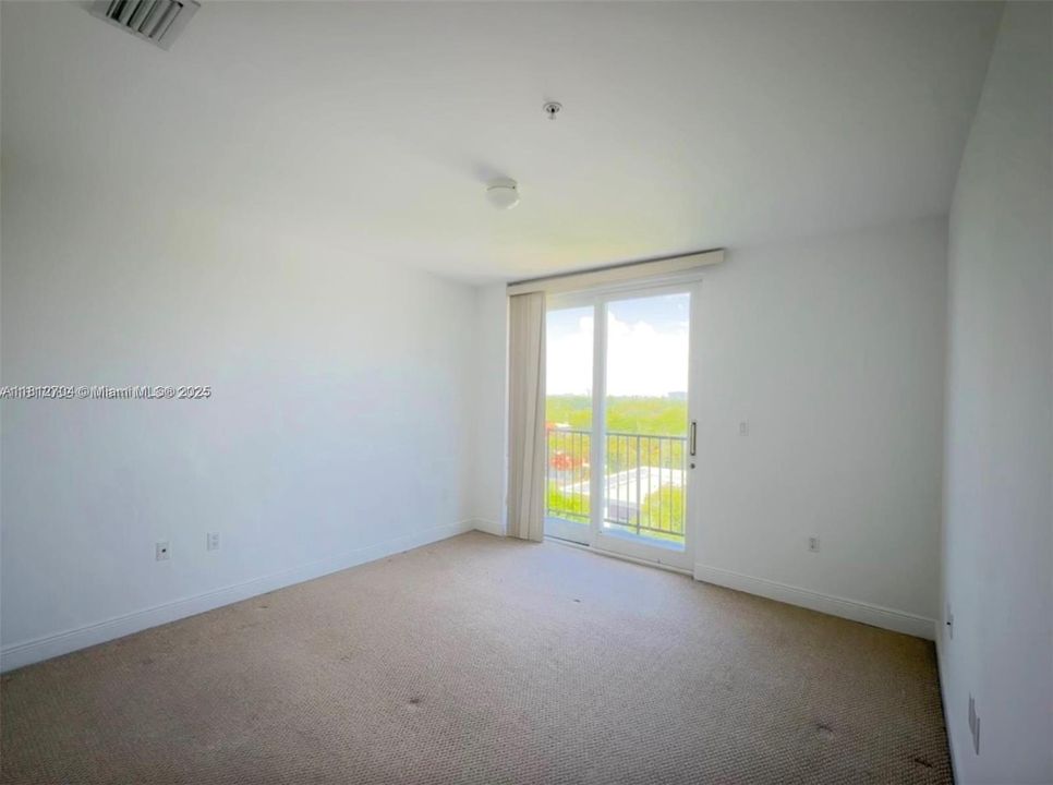 For Sale: $499,900 (2 beds, 2 baths, 930 Square Feet)