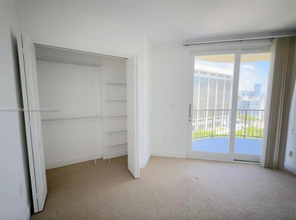 For Sale: $499,900 (2 beds, 2 baths, 930 Square Feet)