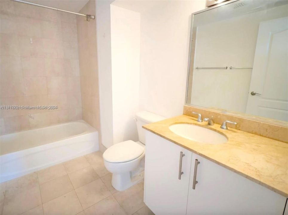 For Sale: $499,900 (2 beds, 2 baths, 930 Square Feet)