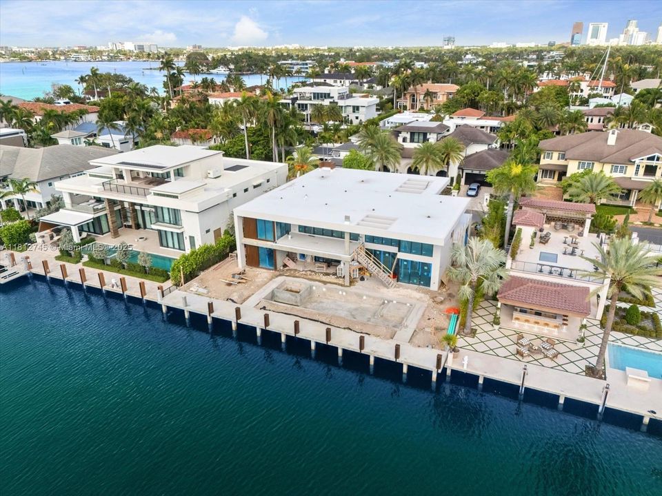 For Sale: $12,950,000 (7 beds, 7 baths, 7000 Square Feet)