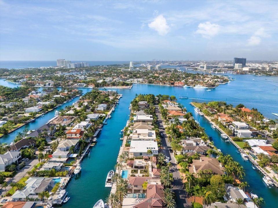 For Sale: $12,950,000 (7 beds, 7 baths, 7000 Square Feet)