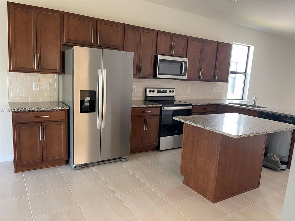 最近租的: $2,500 (3 贝兹, 2 浴室, 0 平方英尺)