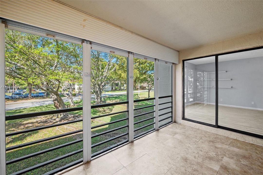 For Sale: $180,000 (2 beds, 2 baths, 1000 Square Feet)