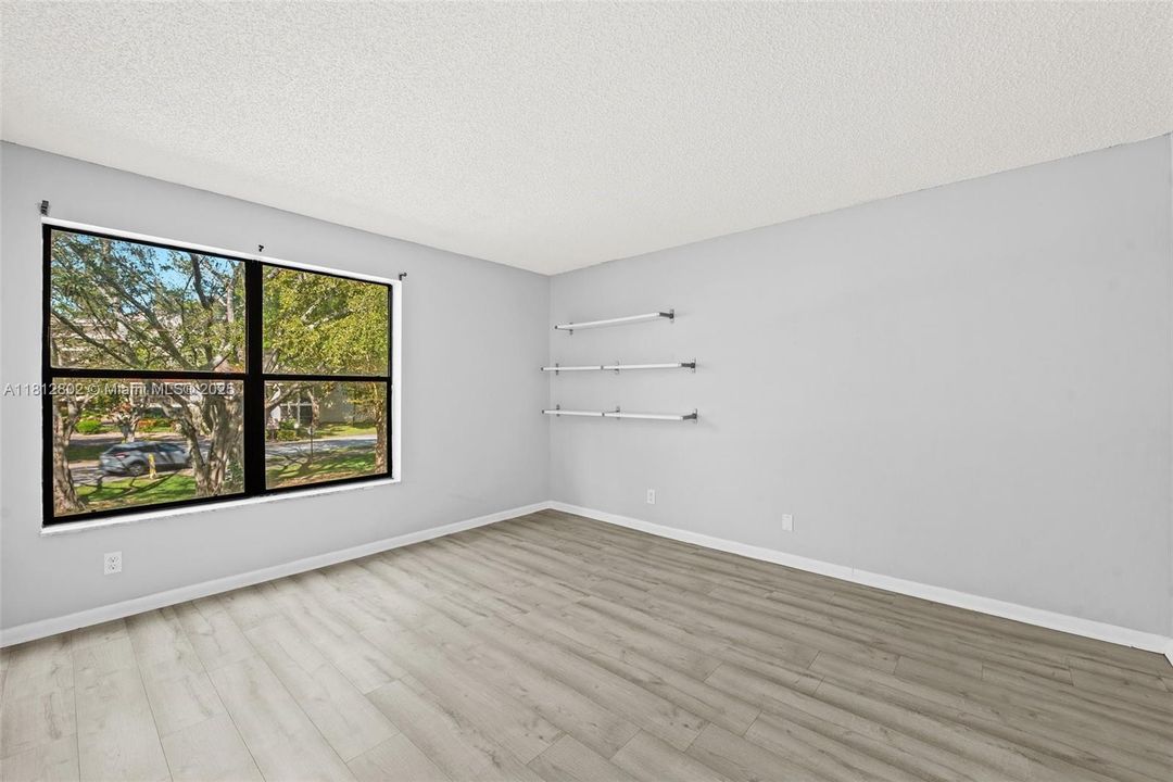 For Sale: $180,000 (2 beds, 2 baths, 1000 Square Feet)