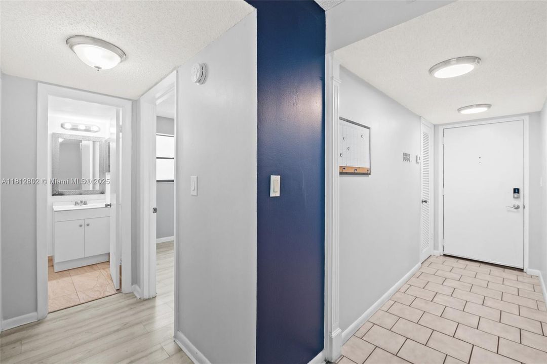 For Sale: $180,000 (2 beds, 2 baths, 1000 Square Feet)