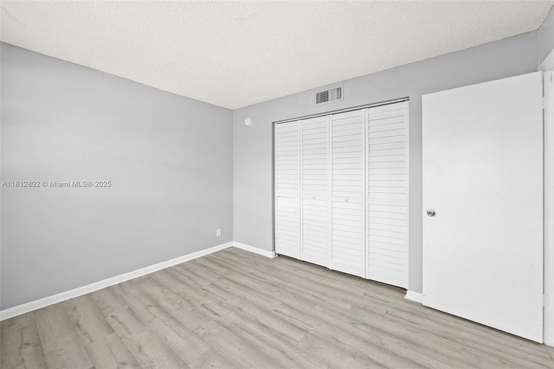 For Sale: $180,000 (2 beds, 2 baths, 1000 Square Feet)