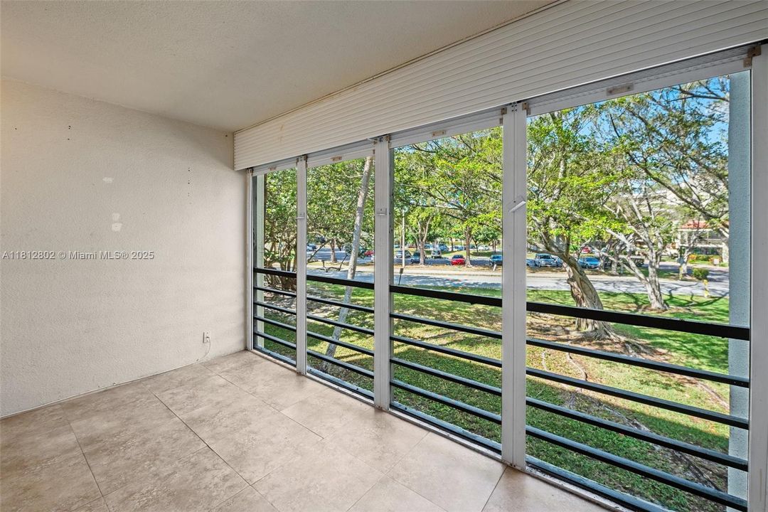 For Sale: $180,000 (2 beds, 2 baths, 1000 Square Feet)