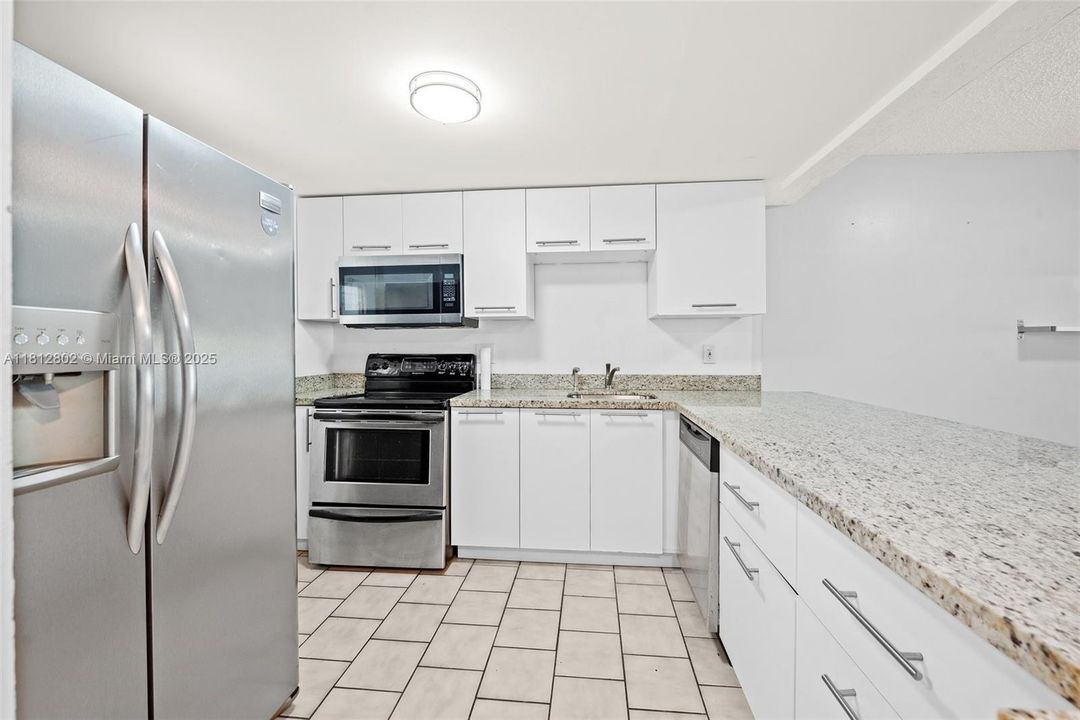 For Sale: $180,000 (2 beds, 2 baths, 1000 Square Feet)