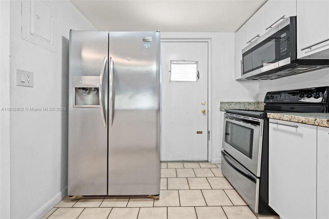 For Sale: $180,000 (2 beds, 2 baths, 1000 Square Feet)