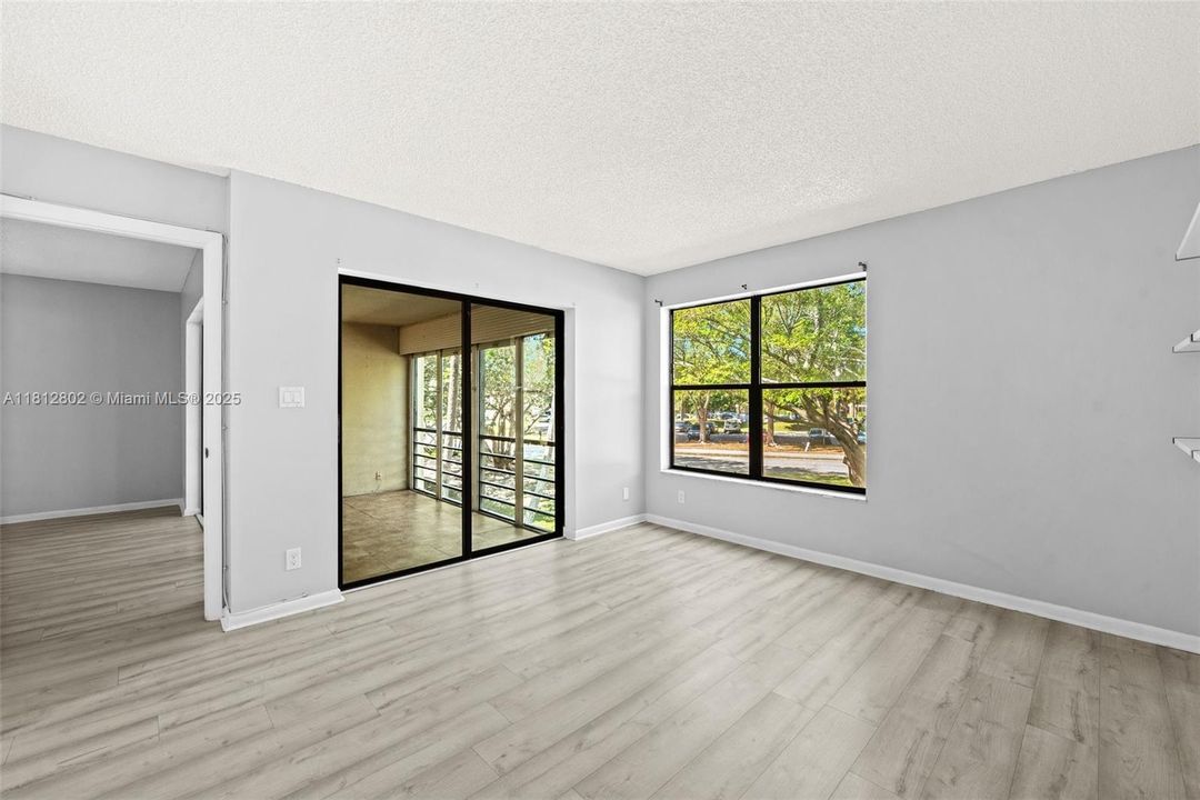 For Sale: $180,000 (2 beds, 2 baths, 1000 Square Feet)