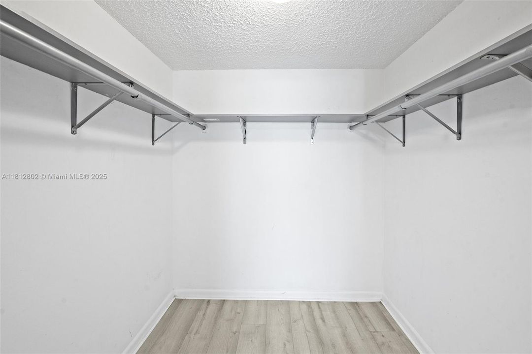 For Sale: $180,000 (2 beds, 2 baths, 1000 Square Feet)